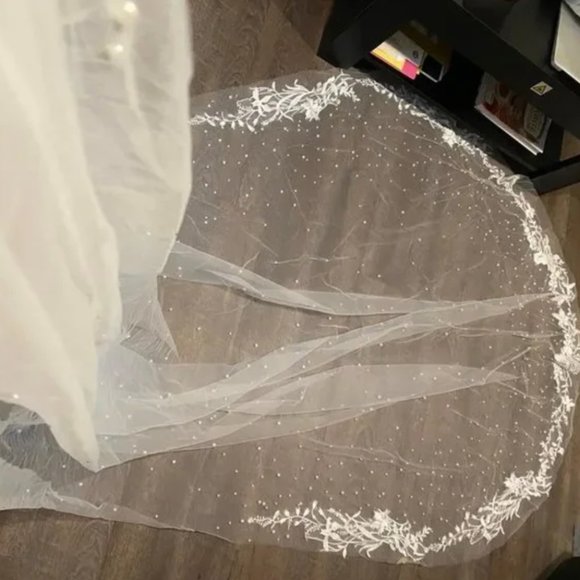Floral Lace and Pearls Cathedral Bridal Wedding Veil With Comb Over 9' Long - Picture 5 of 5